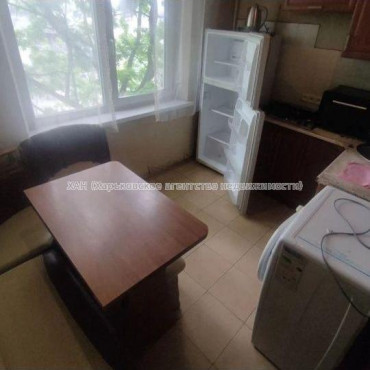 Продам квартиру, Академика Павлова ул. , 1 кім., 33 м², косметический ремонт 