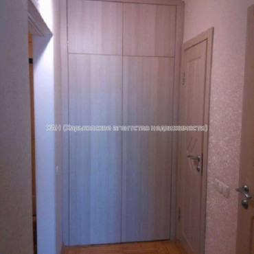 Продам квартиру, Владислава Зубенко ул. , 2 кім., 54 м², косметический ремонт 