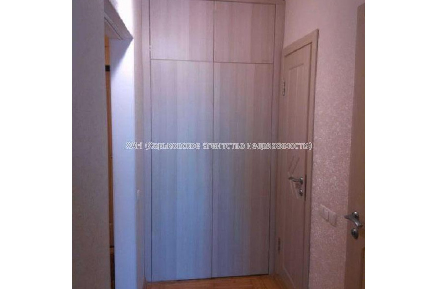 Продам квартиру, Владислава Зубенко ул. , 2 кім., 54 м², косметический ремонт 