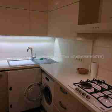 Продам квартиру, Владислава Зубенко ул. , 2 кім., 54 м², косметический ремонт 