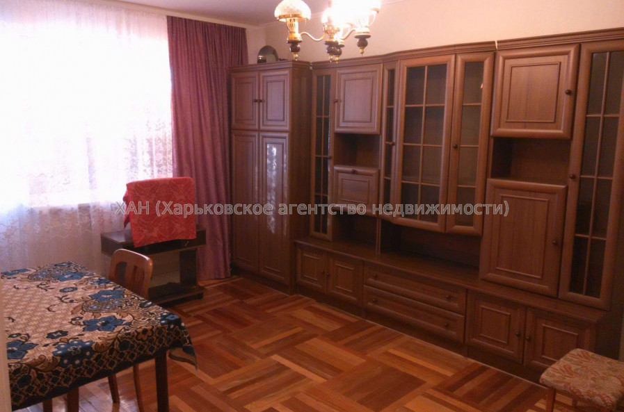 Продам квартиру, Владислава Зубенко ул. , 2 кім., 54 м², косметический ремонт 