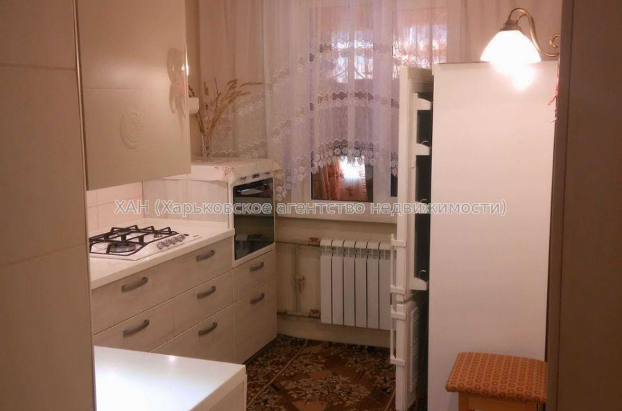 Продам квартиру, Владислава Зубенко ул. , 2 кім., 54 м², косметический ремонт 