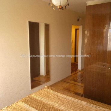 Продам квартиру, Владислава Зубенко ул. , 2 кім., 54 м², косметический ремонт 