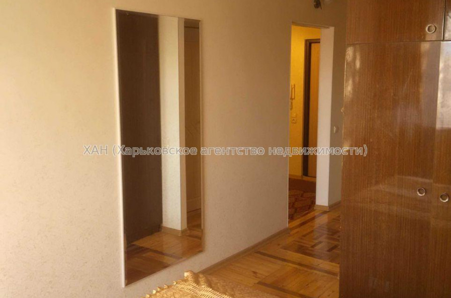 Продам квартиру, Владислава Зубенко ул. , 2 кім., 54 м², косметический ремонт 