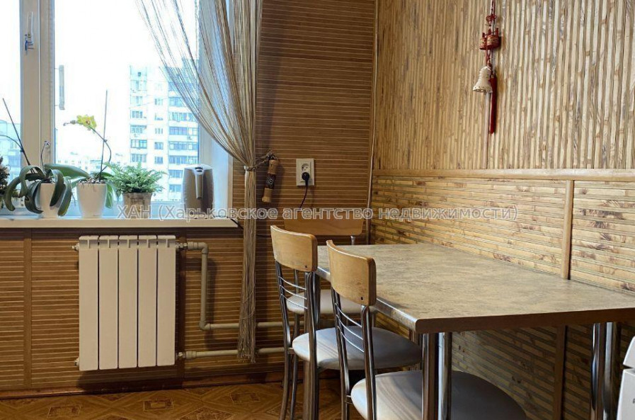 Продам квартиру, Тарасовская ул. , 3 кім., 64 м², капитальный ремонт 