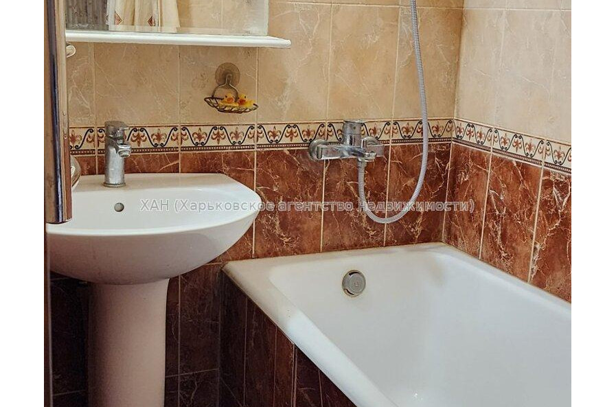 Продам квартиру, Фесенковский въезд , 3 кім., 64 м², капитальный ремонт 