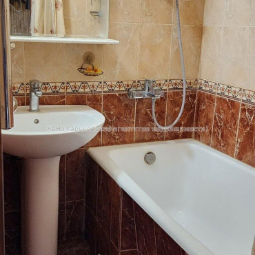 Продам квартиру, Фесенковский въезд , 3 кім., 64 м², капитальный ремонт 