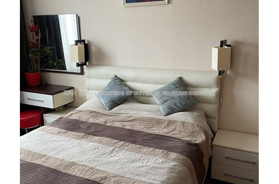 Продам квартиру, Фесенковский въезд , 3 кім., 64 м², капитальный ремонт 