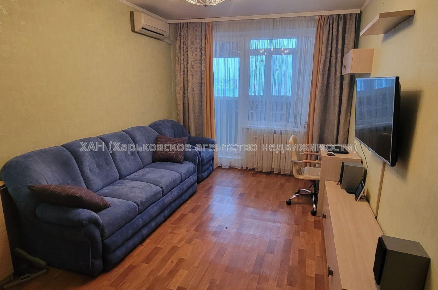 Продам квартиру, Тарасовская ул. , 3 кім., 64 м², капитальный ремонт 