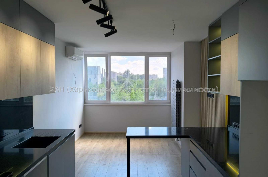 Продам квартиру, Льва Ландау просп. , 1  ком., 50.70 м², авторский дизайн 