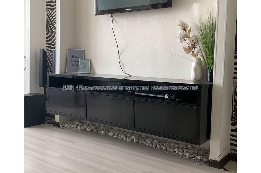 Продам квартиру, Ньютона ул. , 2 кім., 70 м², евроремонт 