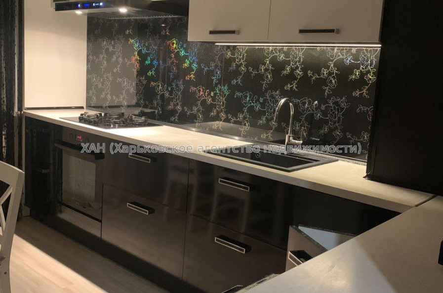 Продам квартиру, Ньютона ул. , 2 кім., 70 м², евроремонт 