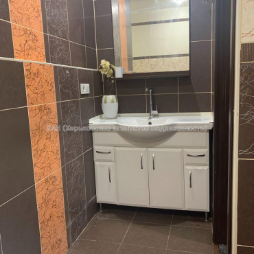 Продам квартиру, Ньютона ул. , 2 кім., 70 м², евроремонт 