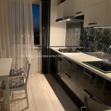 Продам квартиру, Ньютона ул. , 2 кім., 70 м², евроремонт 