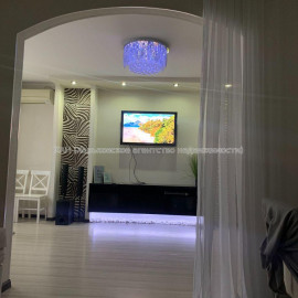 Продам квартиру, Ньютона ул. , 2 кім., 70 м², евроремонт