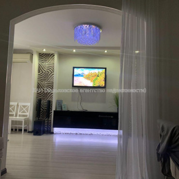 Продам квартиру, Ньютона ул. , 2 кім., 70 м², евроремонт 