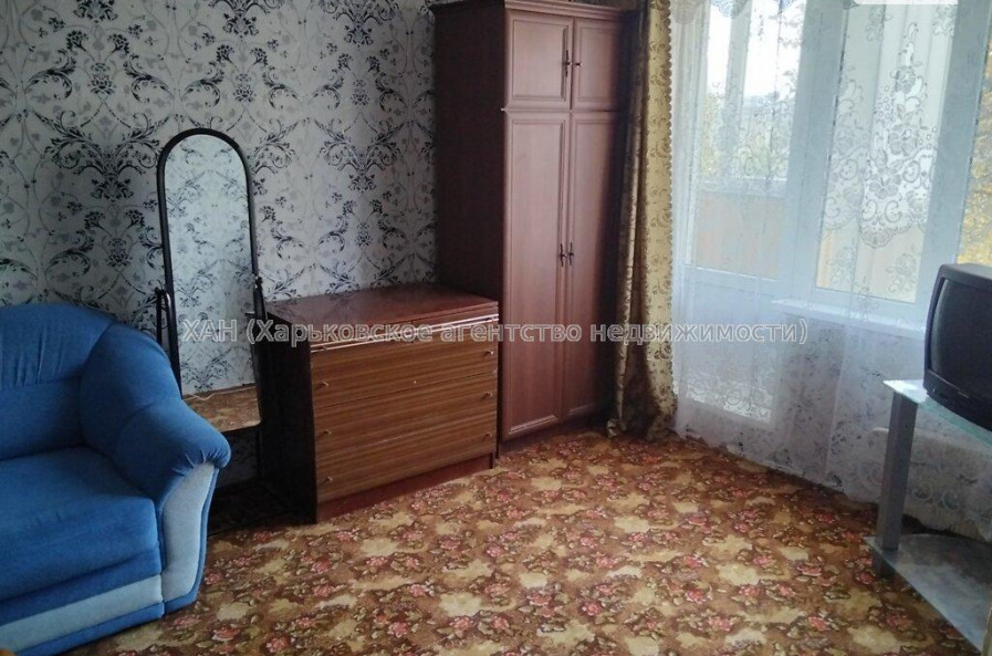Продам квартиру, Валентиновская ул. , 1 кім., 27 м², косметический ремонт 