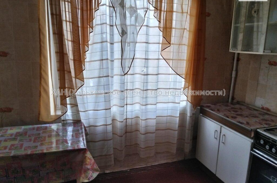 Продам квартиру, Валентиновская ул. , 1 кім., 27 м², косметический ремонт 