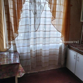 Продам квартиру, Валентиновская ул. , 1 кім., 27 м², косметический ремонт