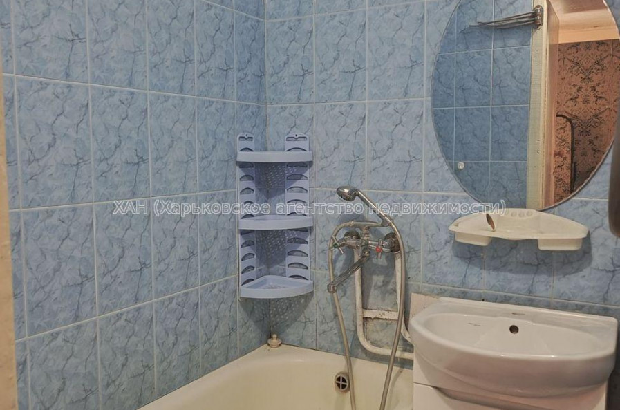 Продам квартиру, Валентиновская ул. , 1 кім., 27 м², косметический ремонт 