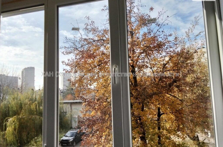 Продам квартиру, Валентиновская ул. , 1 кім., 27 м², косметический ремонт 