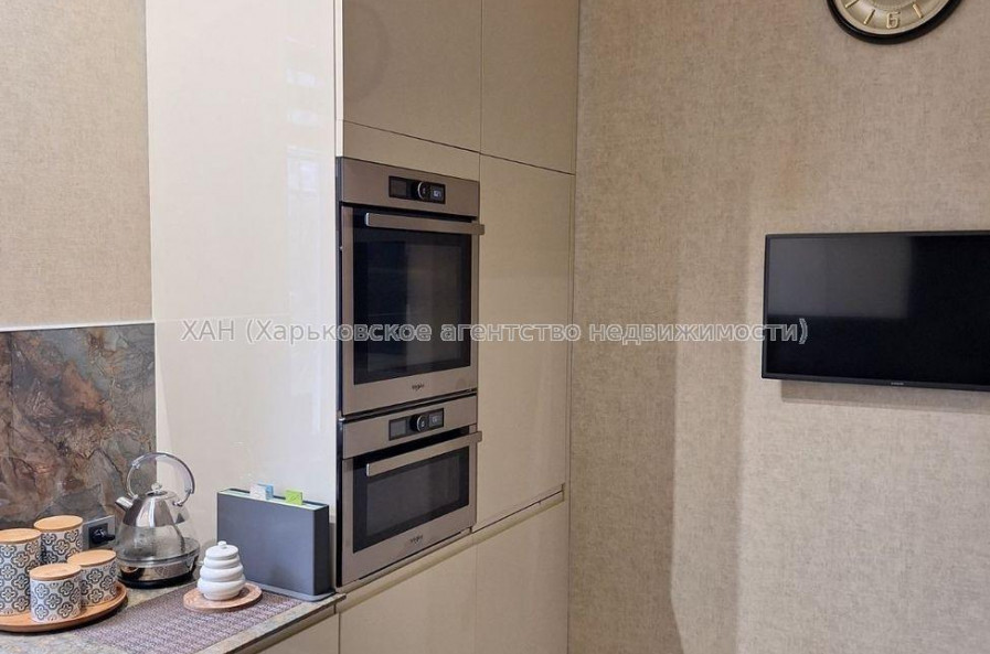 Продам квартиру, Залютинская ул. , 2  ком., 56 м², евроремонт 