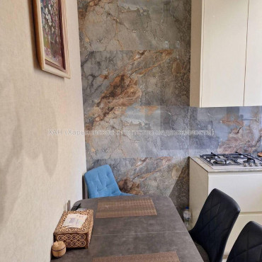 Продам квартиру, Залютинская ул. , 2  ком., 56 м², евроремонт 