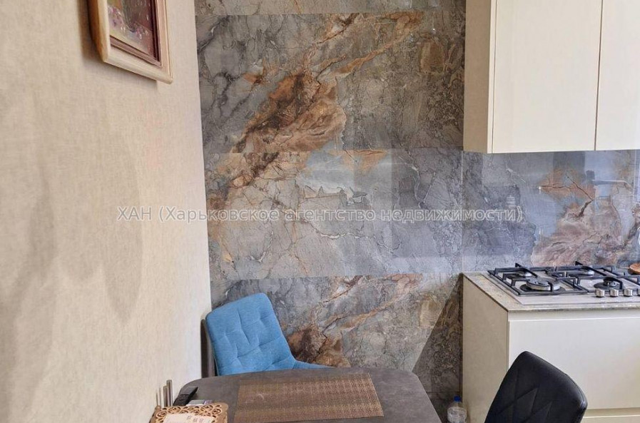 Продам квартиру, Залютинская ул. , 2  ком., 56 м², евроремонт 