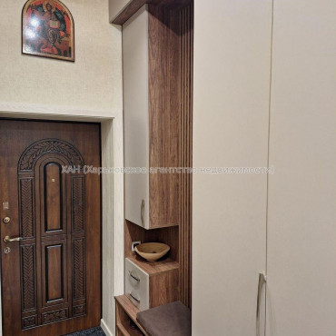 Продам квартиру, Залютинская ул. , 2  ком., 56 м², евроремонт 