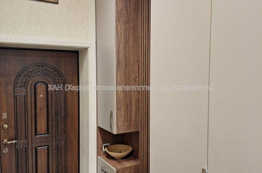 Продам квартиру, Залютинская ул. , 2  ком., 56 м², евроремонт 