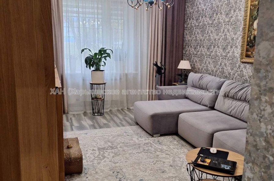 Продам квартиру, Залютинская ул. , 2  ком., 56 м², евроремонт 