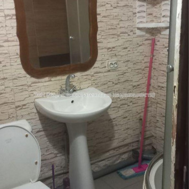 Продам квартиру, Защитников Неба ул. , 1 кім., 32 м², косметический ремонт 