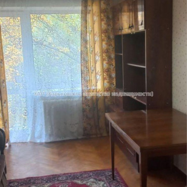 Продам квартиру, Защитников Неба ул. , 1 кім., 32 м², косметический ремонт 