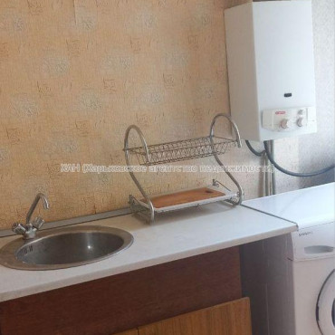 Продам квартиру, Защитников Неба ул. , 1 кім., 32 м², косметический ремонт 