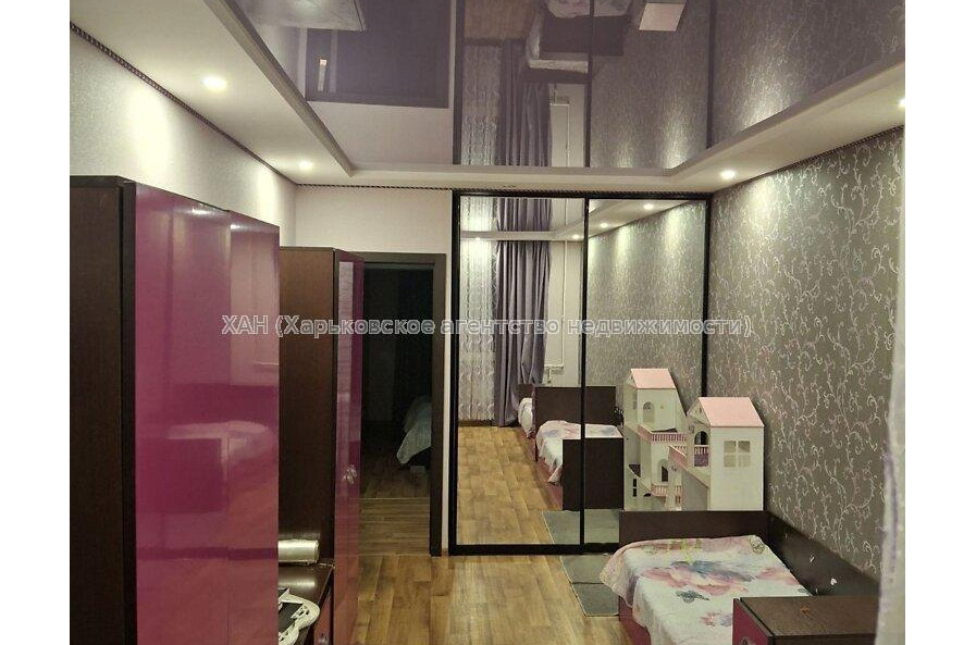 Продам квартиру, Амосова ул. , 3 кім., 67 м², капитальный ремонт 