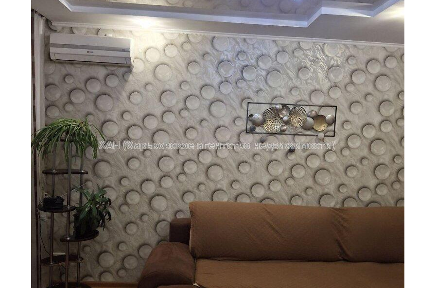 Продам квартиру, Амосова ул. , 3 кім., 67 м², капитальный ремонт 