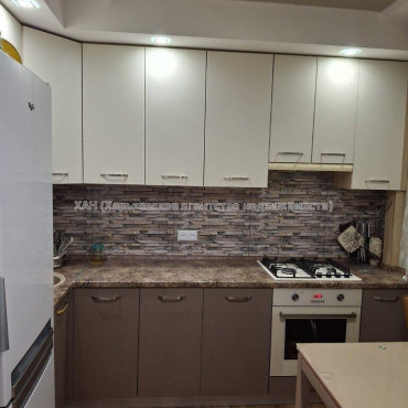 Продам квартиру, Амосова ул. , 3 кім., 67 м², капитальный ремонт 