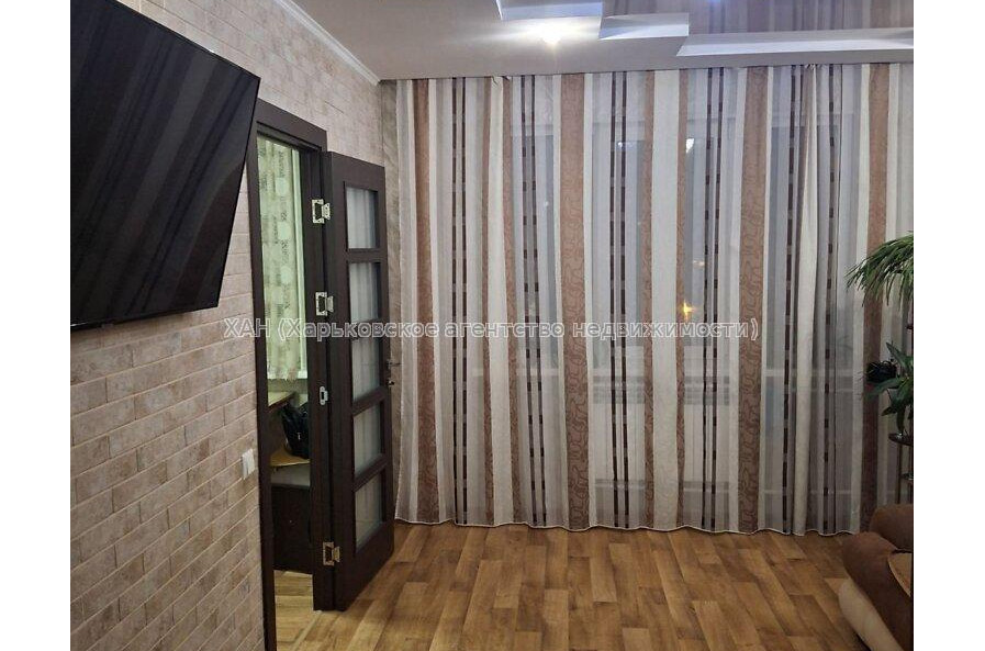 Продам квартиру, Амосова ул. , 3 кім., 67 м², капитальный ремонт 