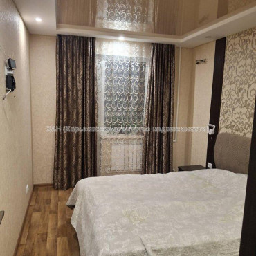 Продам квартиру, Амосова ул. , 3 кім., 67 м², капитальный ремонт 