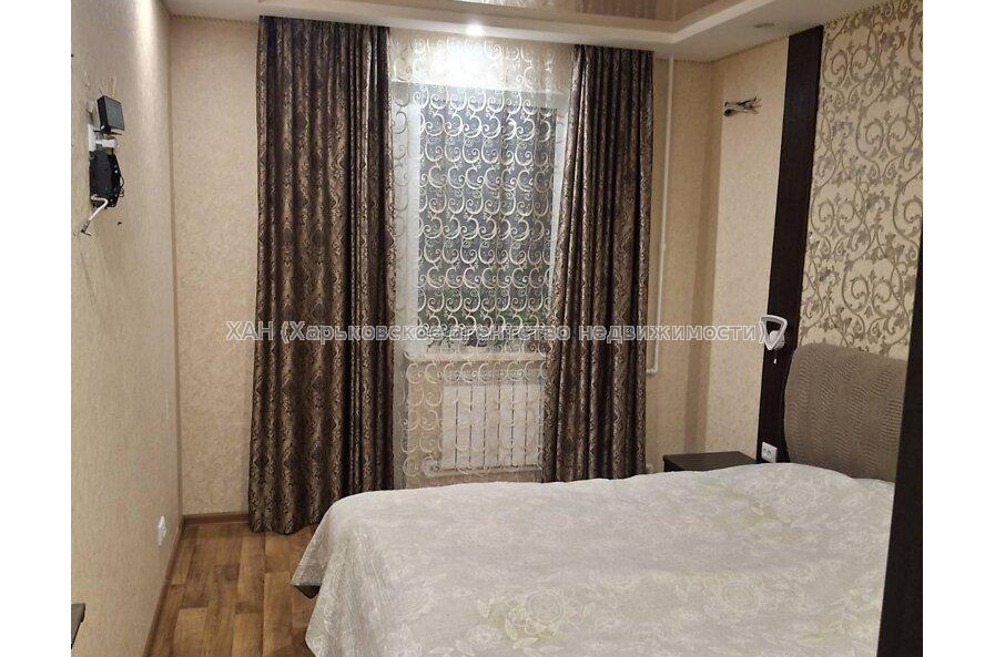 Продам квартиру, Амосова ул. , 3 кім., 67 м², капитальный ремонт 