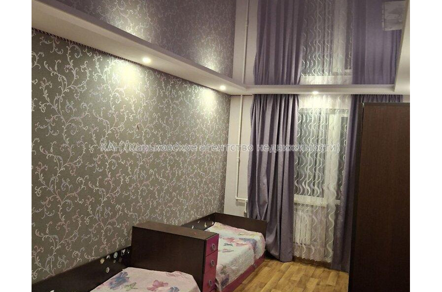 Продам квартиру, Амосова ул. , 3 кім., 67 м², капитальный ремонт 