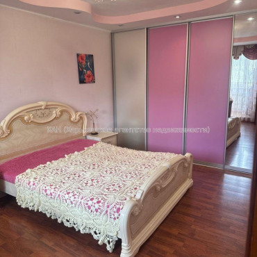 Продам квартиру, Гвардейцев Широнинцев ул. , 2 кім., 46 м², капитальный ремонт 