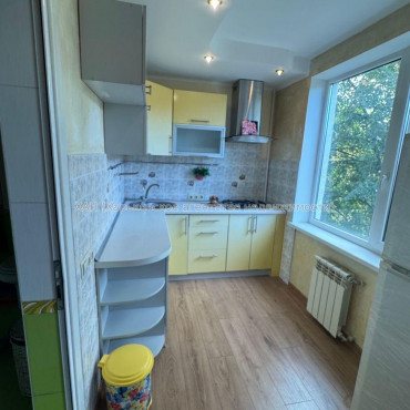 Продам квартиру, Гвардейцев Широнинцев ул. , 2 кім., 46 м², капитальный ремонт 