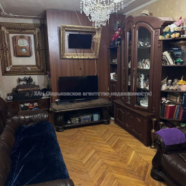 Продам квартиру, Гвардейцев Широнинцев ул. , 2  ком., 44 м², косметический ремонт
