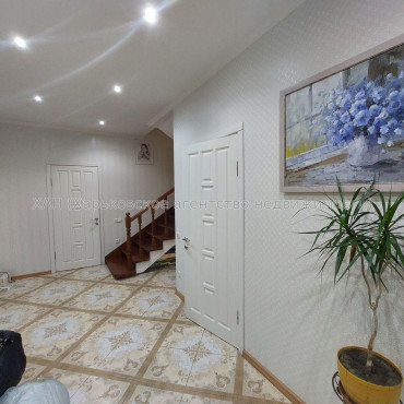 Продам дом, 300 м², 6 сот., советский ремонт 