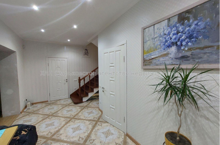 Продам дом, 300 м², 6 сот., советский ремонт 