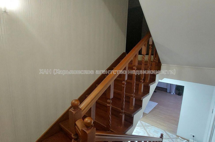 Продам дом, 300 м², 6 сот., советский ремонт 