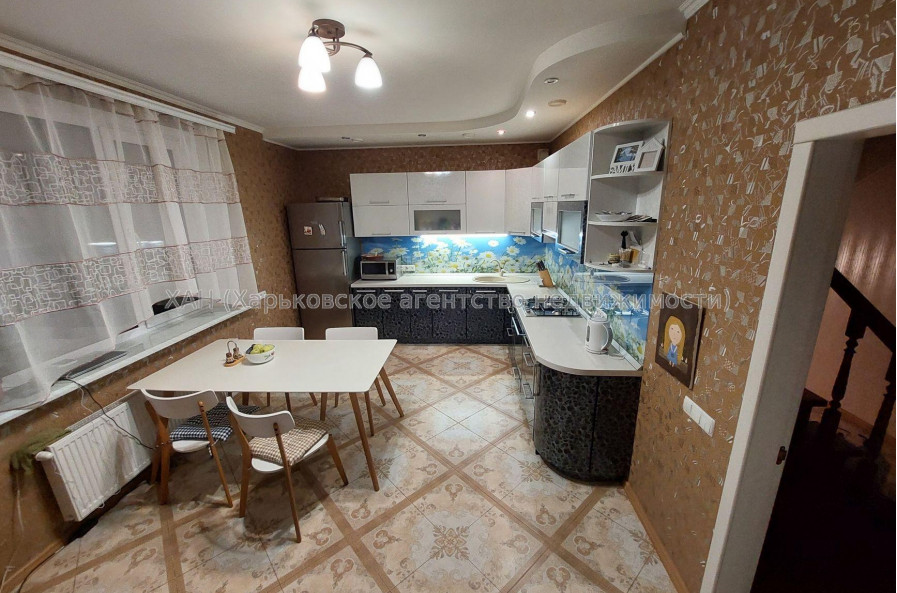 Продам дом, 300 м², 6 сот., советский ремонт 