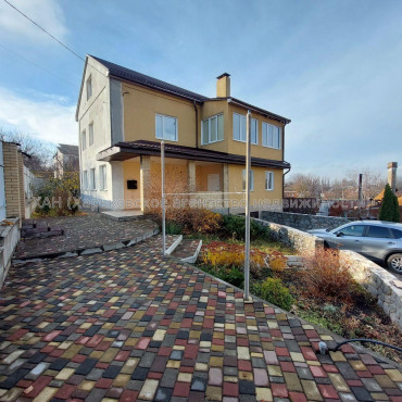 Продам дом, 300 м², 6 сот., советский ремонт 