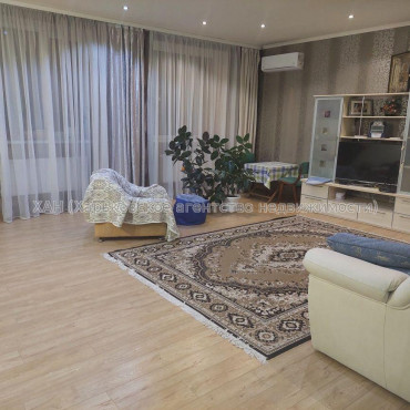 Продам дом, 300 м², 6 сот., советский ремонт 